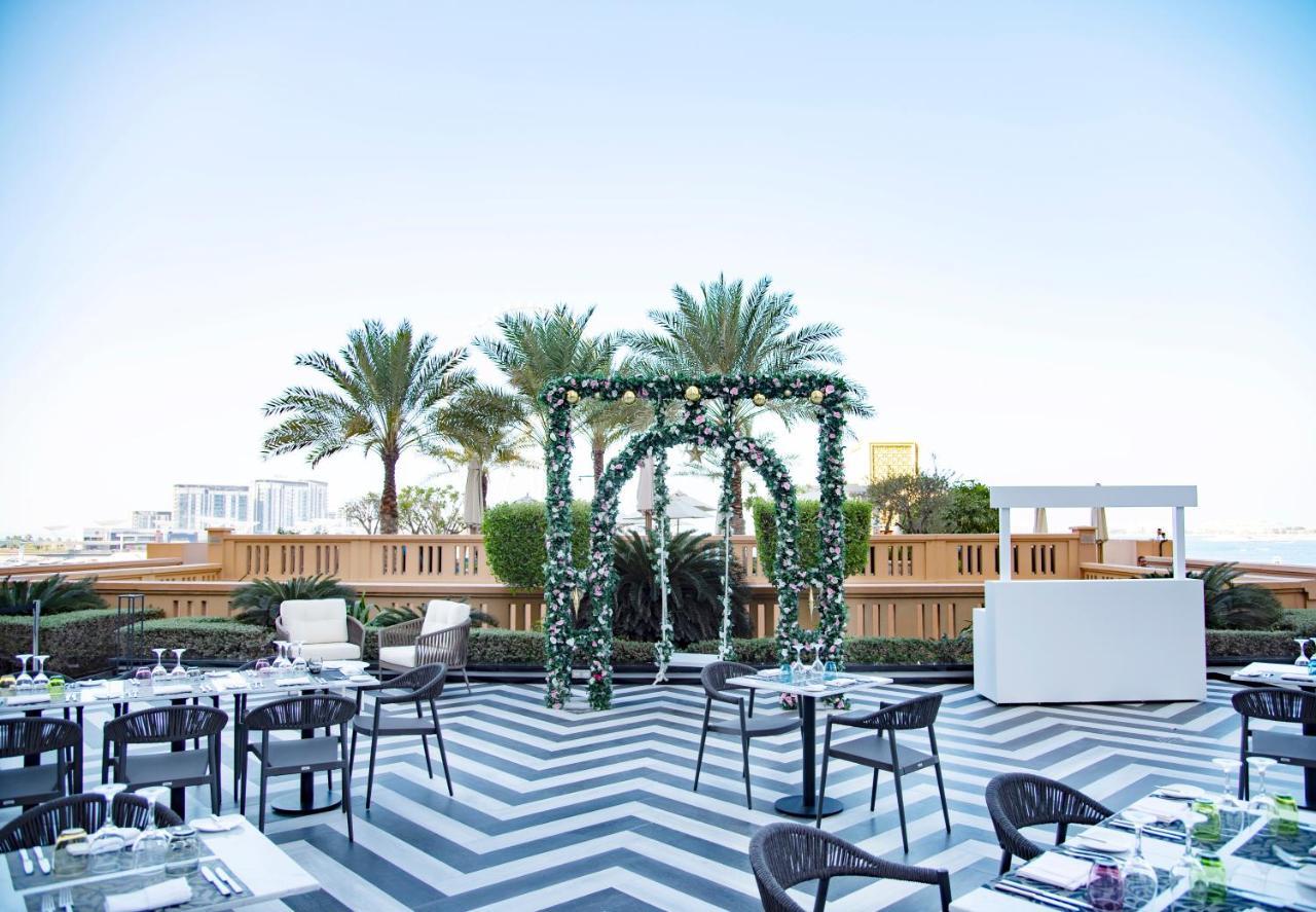 Sofitel Dubai Jumeirah Beach Hotel Exterior photo The beachside terrace