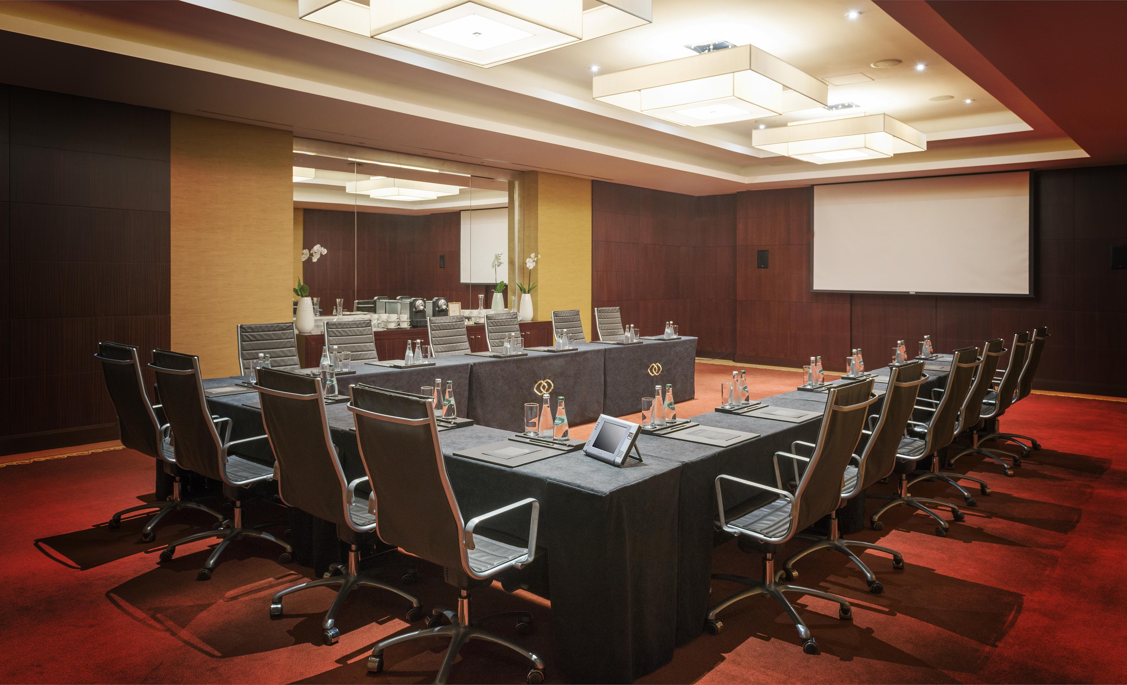 Sofitel Dubai Jumeirah Beach Hotel Exterior photo The meeting room at the hotel