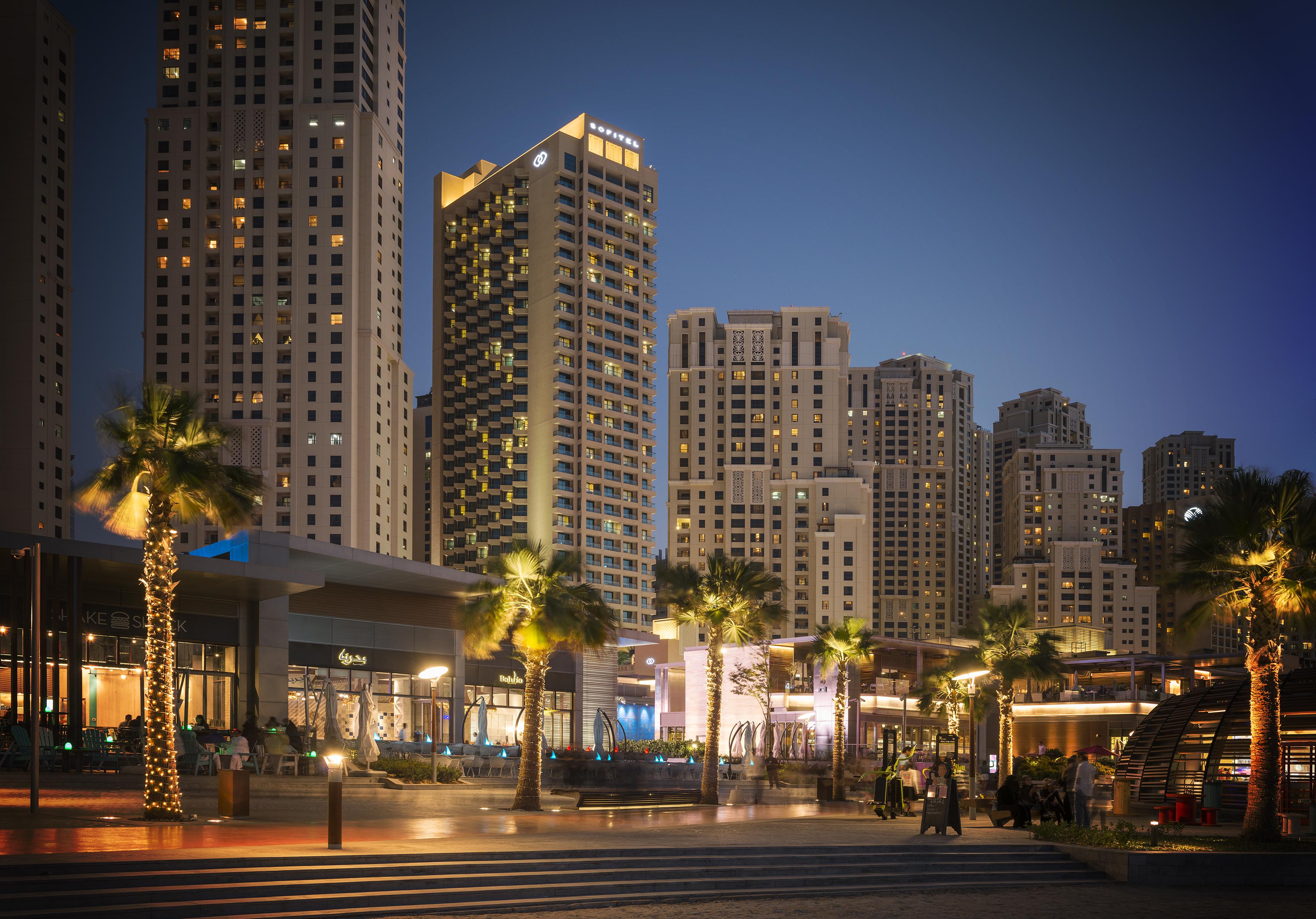 Sofitel Dubai Jumeirah Beach Hotel Exterior photo Dubai Marina Towers