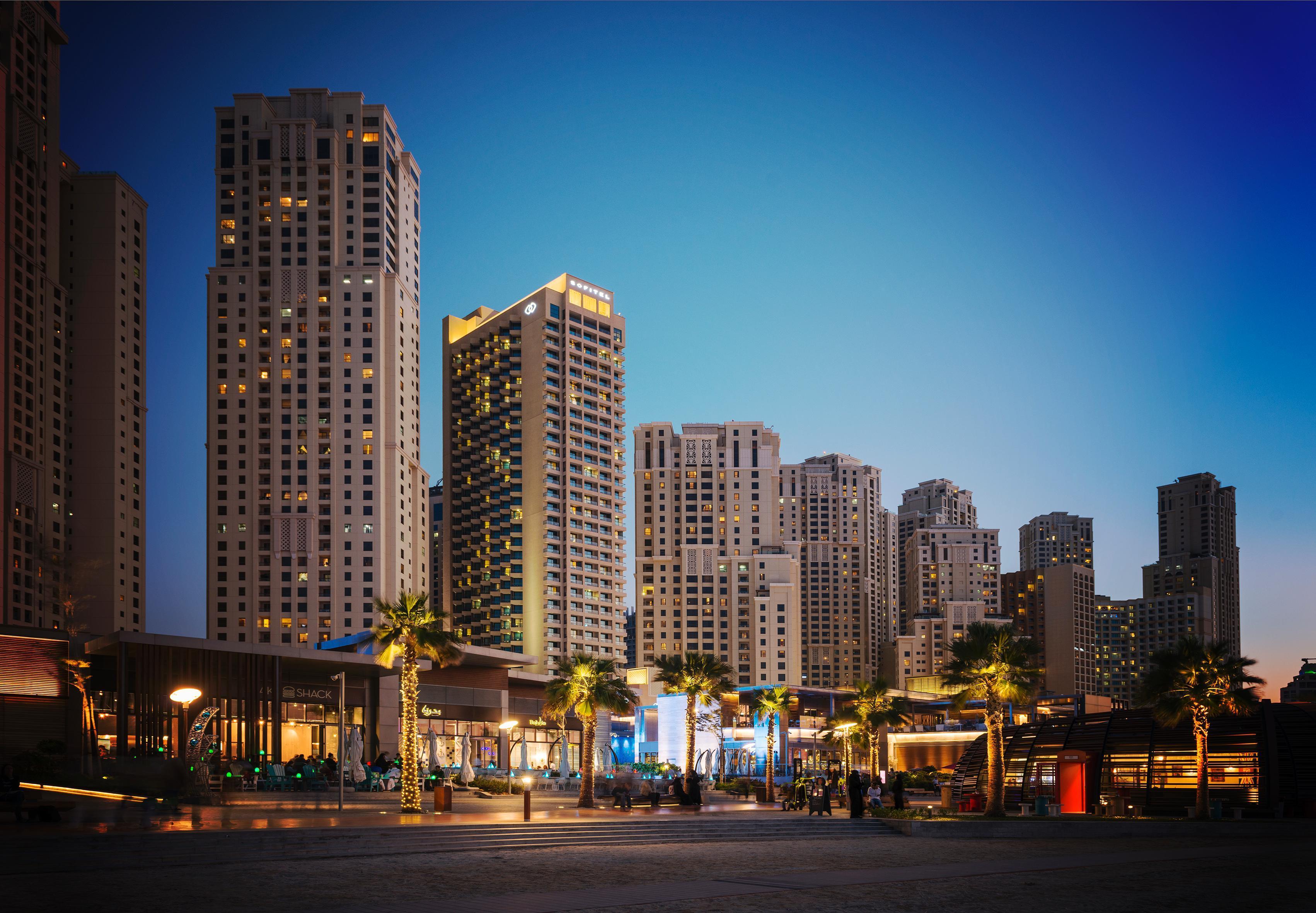 Sofitel Dubai Jumeirah Beach Hotel Exterior photo Dubai Marina Towers