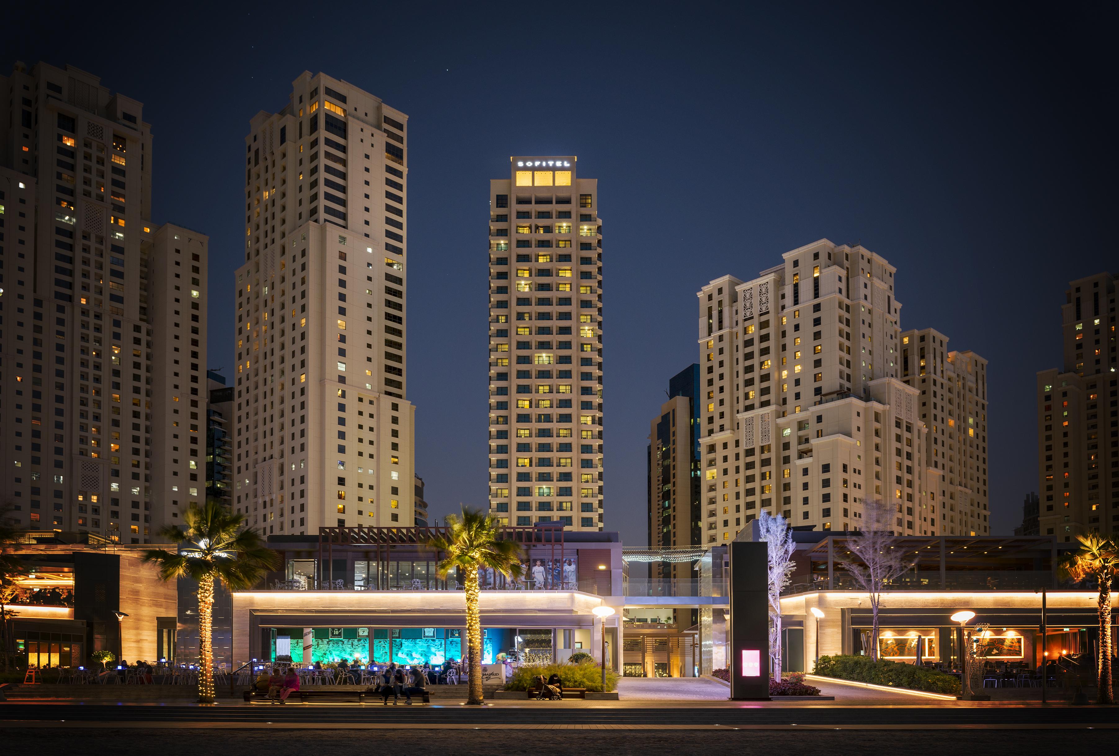 Sofitel Dubai Jumeirah Beach Hotel Exterior photo Dubai Marina Towers